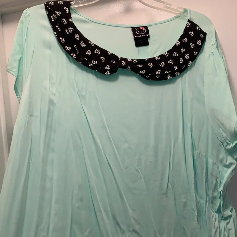 Mint Hello Kitty Collared Top Torrid size 1 - Picture 1 of 7